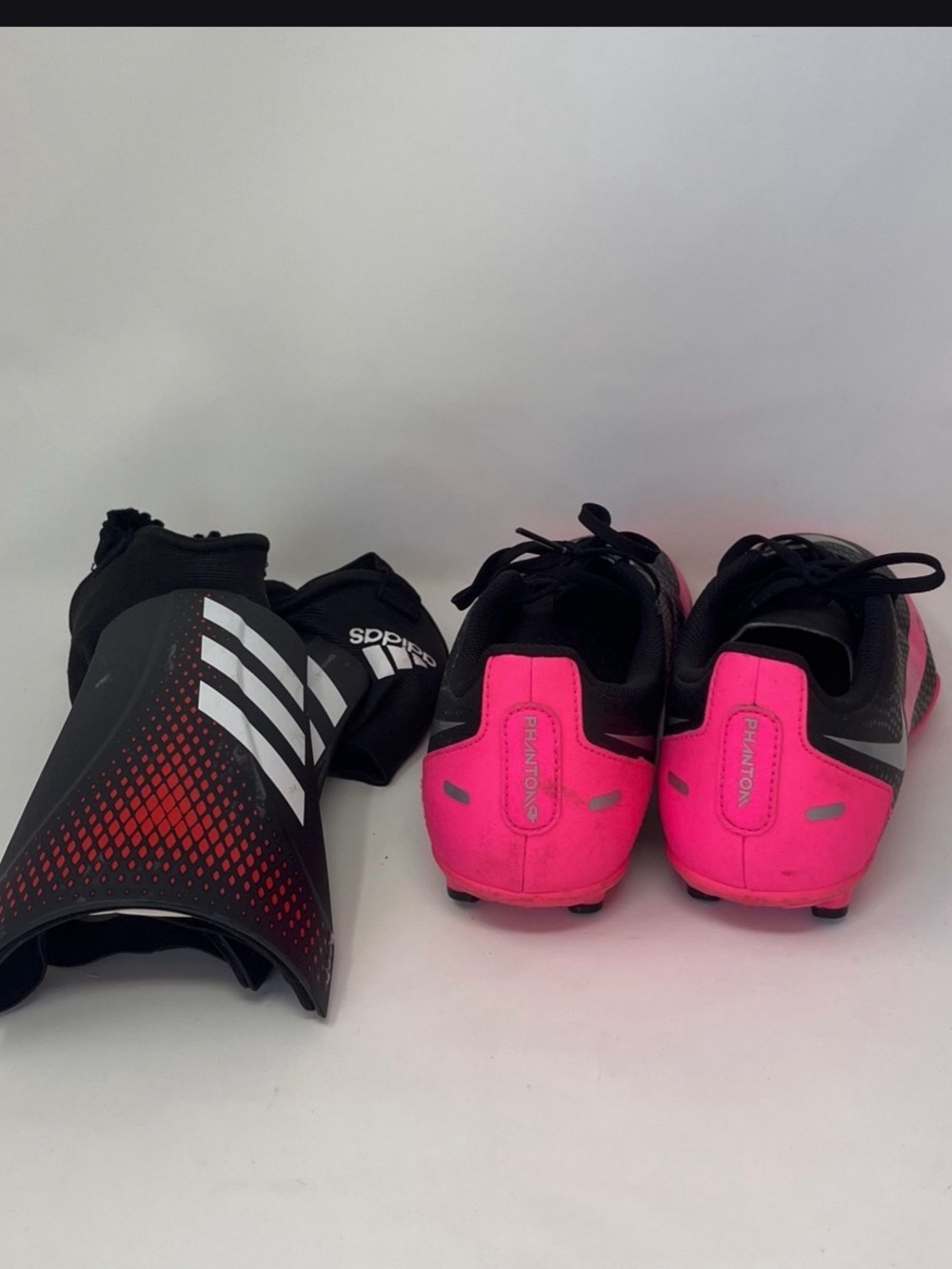 Nike  Soccer Cleats and shin guards - Picture 3 of 4